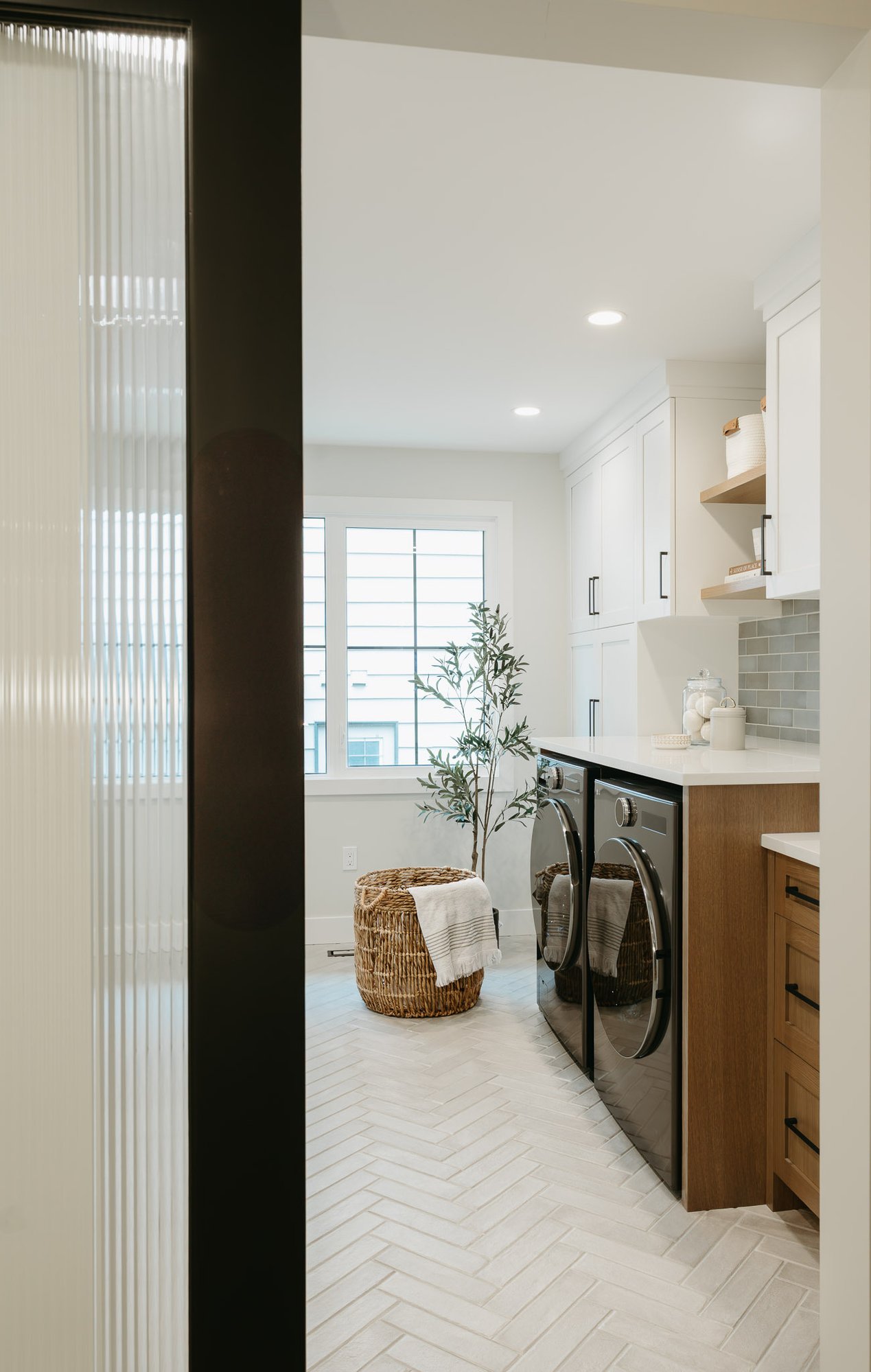 Kavaleer-Renovations-Oakridge custom laundry room